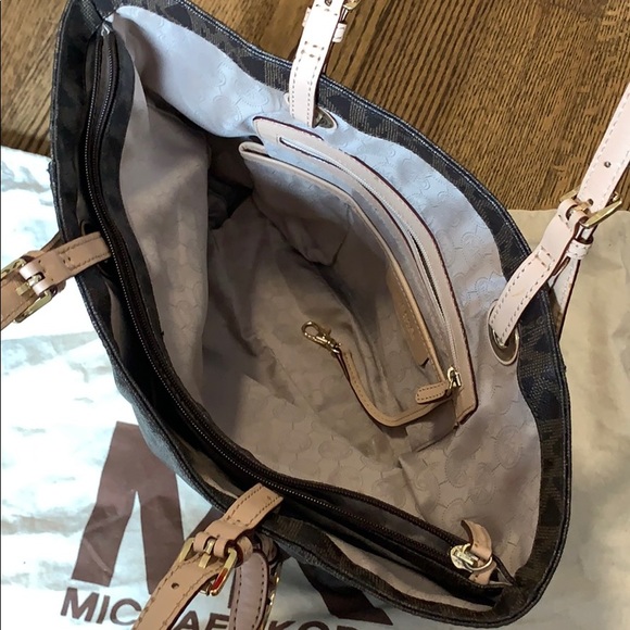 Michael Kors Signature Tote - Picture 3 of 5